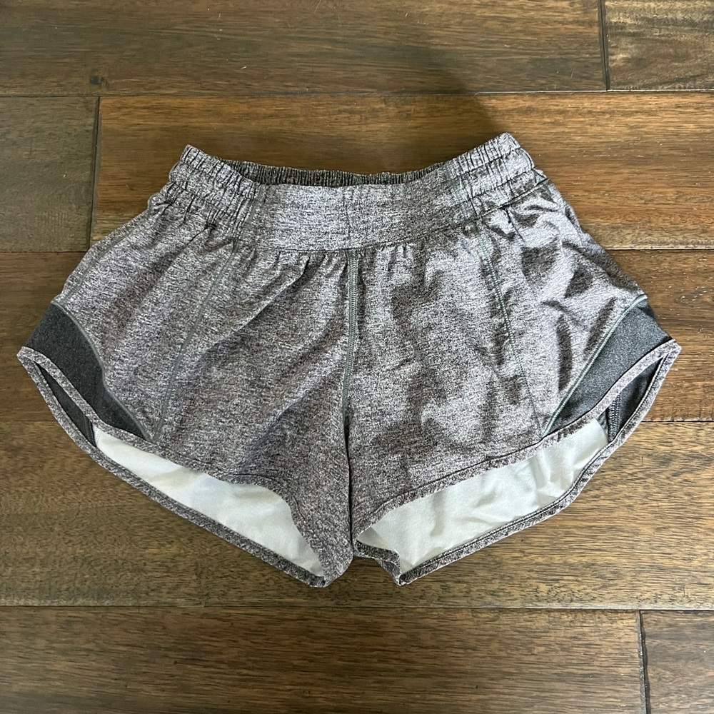 Luluemon Hotty Hot low-rise 2.5 Shorts